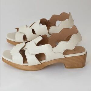 Beklina Wiggle Clog in Off White